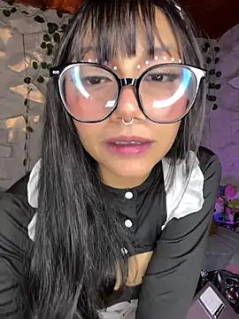Snapshot of Maddy_w chatting on June 13, 3:48 am Maddy w online show from June 13, 3:48 am