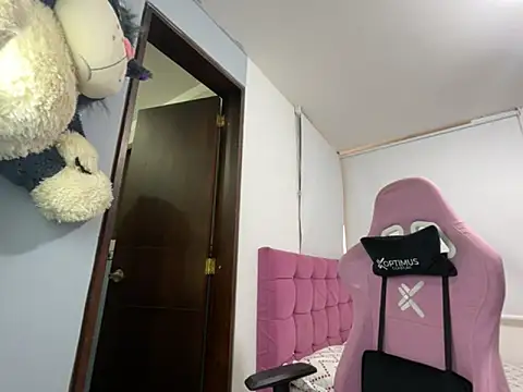 Snapshot of lucy_grey25 chatting on September 10, 2:17 pm lucy grey25 online show from September 10, 2:17 pm