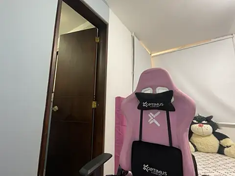 Snapshot of lucy_grey25 chatting on September 23, 2:20 pm lucy grey25 online show from September 23, 2:20 pm