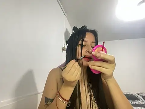 Snapshot of lucy_grey25 chatting on October 31, 3:24 pm lucy grey25 online show from October 31, 3:24 pm