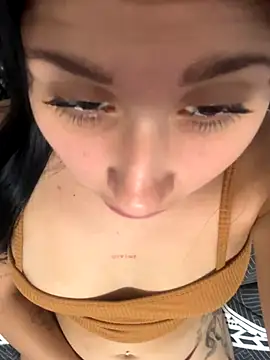 Snapshot of lucy_grey25 chatting on November 3, 4:19 pm lucy grey25 online show from November 3, 4:19 pm