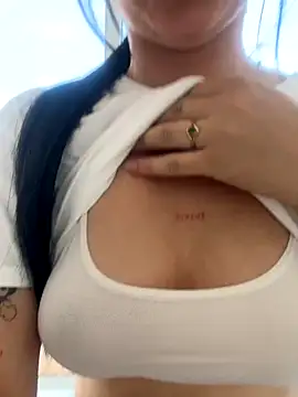 Snapshot of lucy_grey25 chatting on November 8, 5:34 pm lucy grey25 online show from November 8, 5:34 pm