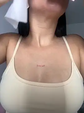 Snapshot of lucy_grey25 chatting on November 10, 2:38 pm lucy grey25 online show from November 10, 2:38 pm