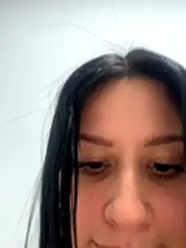 Snapshot of lucy_grey25 chatting on November 18, 2:06 am lucy grey25 online show from November 18, 2:06 am