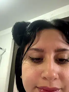 Snapshot of lucy_grey25 chatting on November 25, 5:46 pm lucy grey25 online show from November 25, 5:46 pm