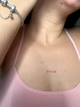 Snapshot of lucy_grey25 chatting on December 2, 1:05 pm lucy grey25 online show from December 2, 1:05 pm