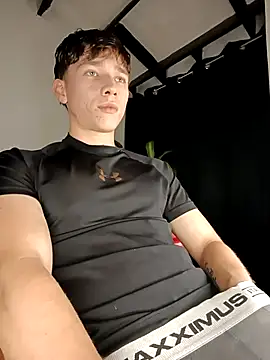 Snapshot of Logan_sixxer chatting on September 17, 10:55 pm Logan sixxer online show from September 17, 10:55 pm