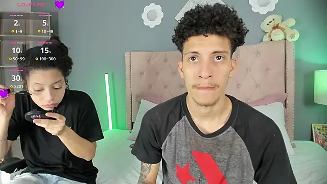 Snapshot of Joe_And_Emma chatting on September 13, 9:25 pm Joe And Emma online show from September 13, 9:25 pm