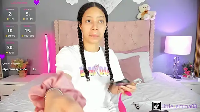 Snapshot of Joe_And_Emma chatting on September 15, 9:26 pm Joe And Emma online show from September 15, 9:26 pm