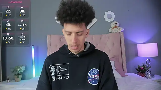 Snapshot of Joe_And_Emma chatting on November 13, 10:08 pm Joe And Emma online show from November 13, 10:08 pm