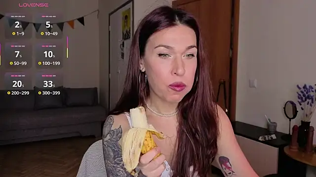 ReginaFoXXXy online show from April 20, 2:09 pm