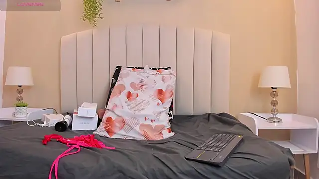 Rachel Donnelly online show from January 18, 4:27 am