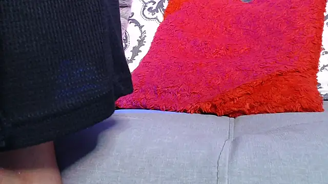 pocahontamoon online show from April 18, 7:58 pm