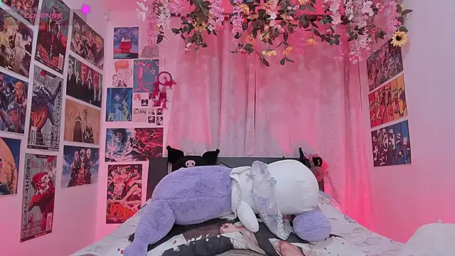 FluffyMelons online show from April 8, 11:05 pm