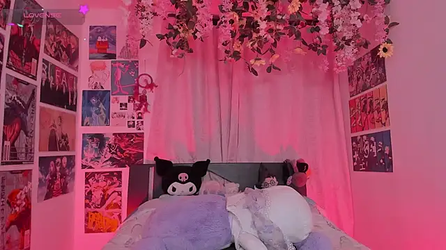 FluffyMelons online show from April 9, 10:59 pm