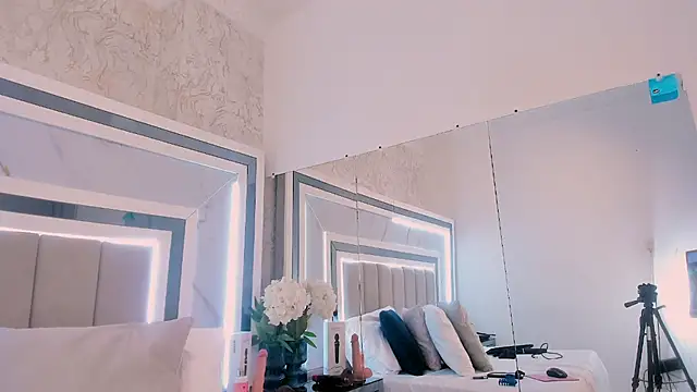 melodycharlotte online show from December 4, 12:25 pm