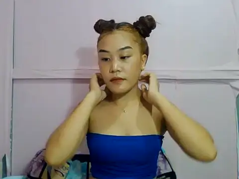 Snapshot of YourWildestDoll chatting on May 23, 6:01 pm YourWildestDoll online show from May 23, 6:01 pm