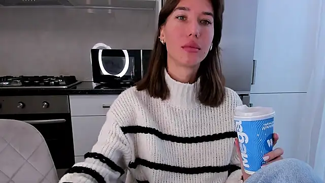 marylips online show from December 5, 8:45 am