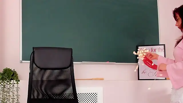 NoraHaynes online show from April 16, 3:07 am