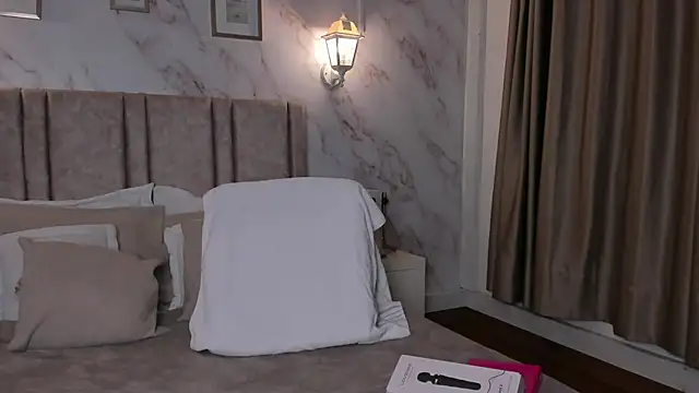 Snapshot of Paula_And chatting on June 28, 11:05 am Paula And online show from June 28, 11:05 am