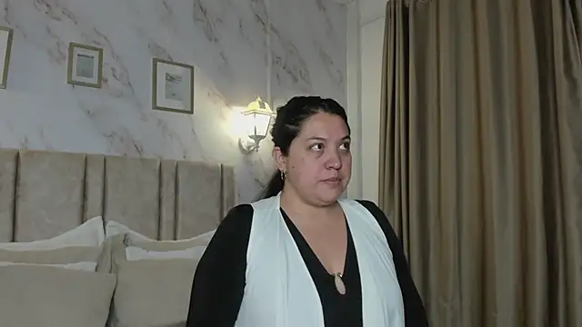 Snapshot of Paula_And chatting on July 22, 10:40 am Paula And online show from July 22, 10:40 am