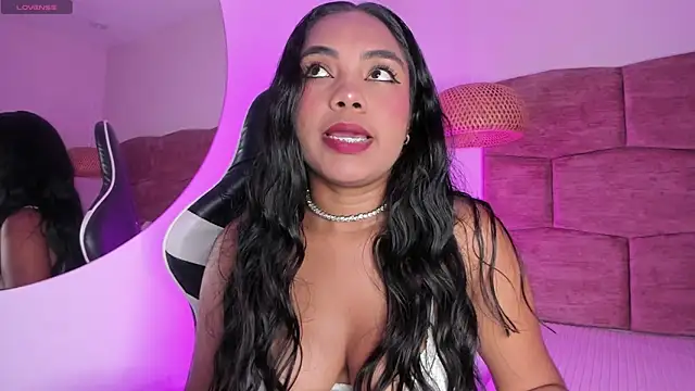 Snapshot of dani_velvet chatting on December 4, 2:43 am dani velvet online show from December 4, 2:43 am