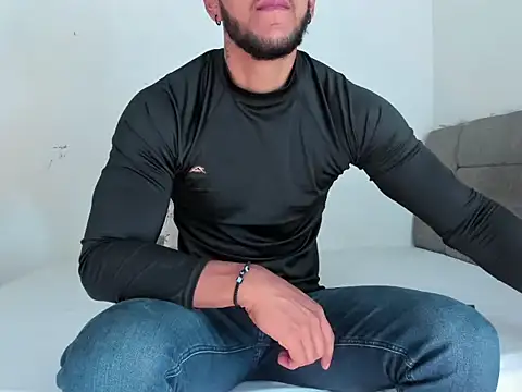 Snapshot of Edy_coltt chatting on September 18, 1:57 pm Edy coltt online show from September 18, 1:57 pm