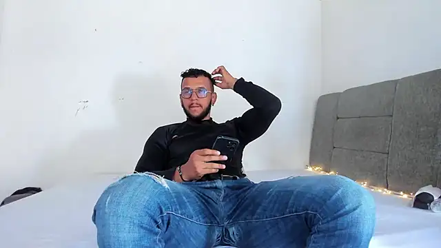 Snapshot of Edy_coltt chatting on September 25, 2:21 pm Edy coltt online show from September 25, 2:21 pm