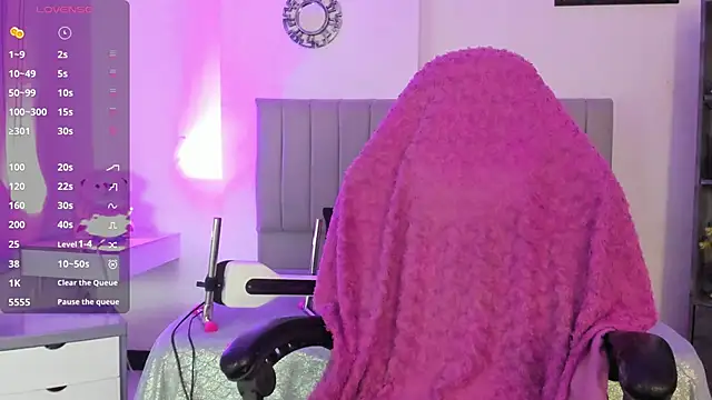 Snapshot of Scarlett21__ chatting on October 5, 3:38 am Scarlett21   online show from October 5, 3:38 am