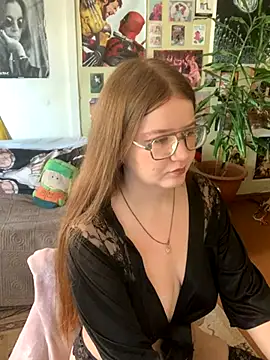 Snapshot of Sienna-Cow chatting on September 10, 10:37 am Sienna-Cow online show from September 10, 10:37 am