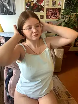 Snapshot of Sienna-Cow chatting on September 12, 10:26 am Sienna-Cow online show from September 12, 10:26 am