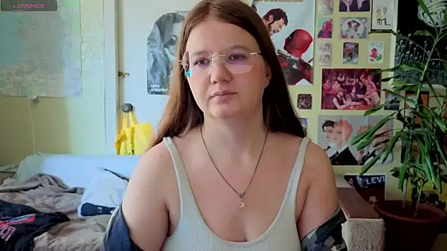 Snapshot of Sienna-Cow chatting on September 16, 10:38 am Sienna-Cow online show from September 16, 10:38 am