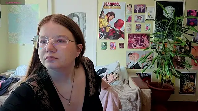 Snapshot of Sienna-Cow chatting on September 17, 10:39 am Sienna-Cow online show from September 17, 10:39 am