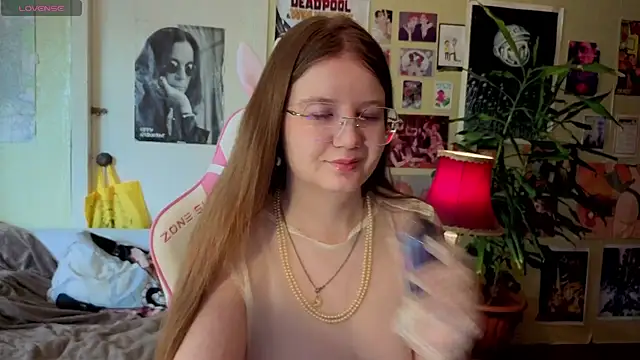 Snapshot of Sienna-Cow chatting on September 19, 10:38 am Sienna-Cow online show from September 19, 10:38 am