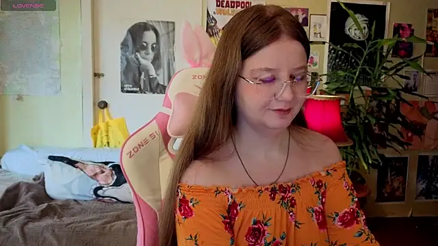 Snapshot of Sienna-Cow chatting on September 21, 10:28 am Sienna-Cow online show from September 21, 10:28 am