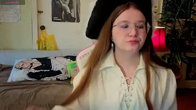 Snapshot of Sienna-Cow chatting on September 23, 11:02 am Sienna-Cow online show from September 23, 11:02 am