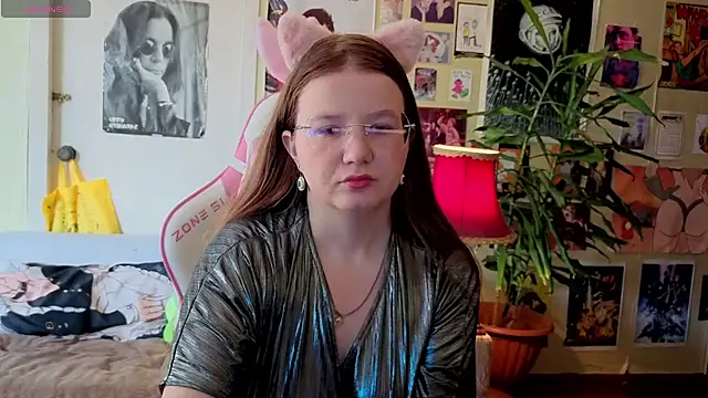 Snapshot of Sienna-Cow chatting on September 24, 11:02 am Sienna-Cow online show from September 24, 11:02 am