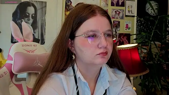 Snapshot of Sienna-Cow chatting on October 7, 10:12 am Sienna-Cow online show from October 7, 10:12 am