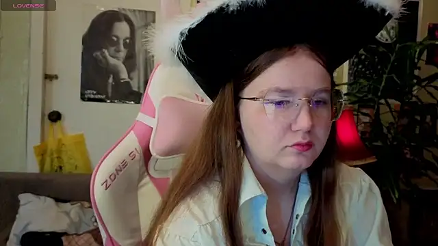 Snapshot of Sienna-Cow chatting on October 8, 11:41 am Sienna-Cow online show from October 8, 11:41 am