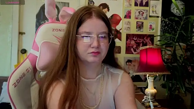 Snapshot of Sienna-Cow chatting on October 10, 11:53 am Sienna-Cow online show from October 10, 11:53 am