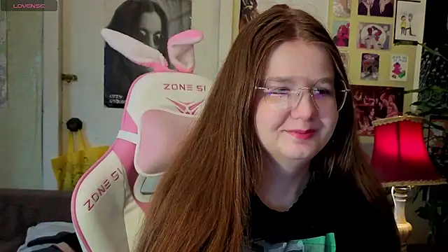 Snapshot of Sienna-Cow chatting on October 16, 1:01 pm Sienna-Cow online show from October 16, 1:01 pm