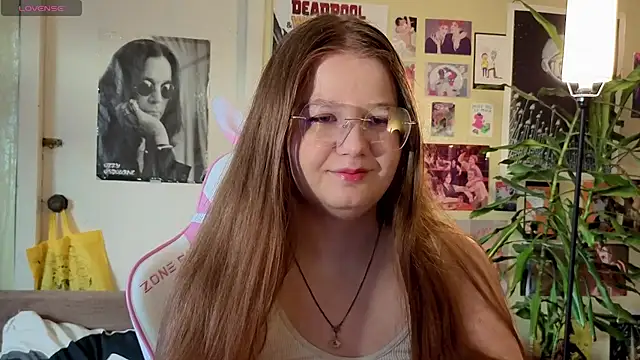 Snapshot of Sienna-Cow chatting on October 18, 12:17 pm Sienna-Cow online show from October 18, 12:17 pm