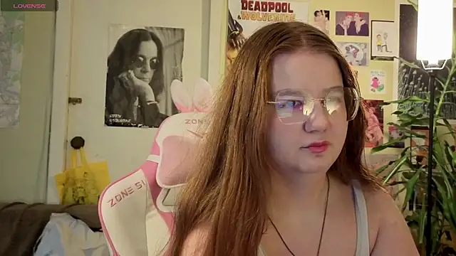 Snapshot of Sienna-Cow chatting on October 22, 12:05 pm Sienna-Cow online show from October 22, 12:05 pm