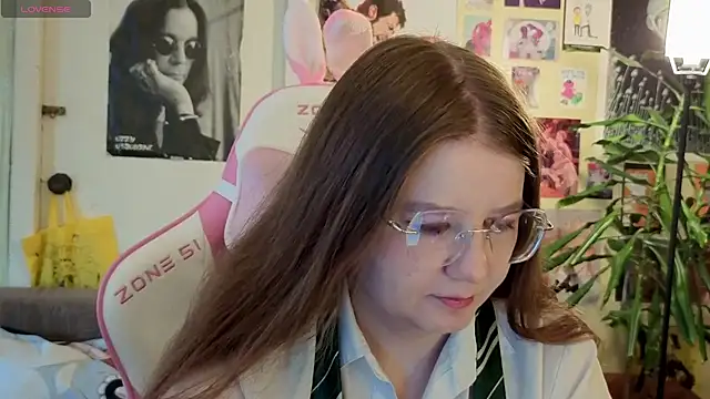 Snapshot of Sienna-Cow chatting on October 23, 12:26 pm Sienna-Cow online show from October 23, 12:26 pm