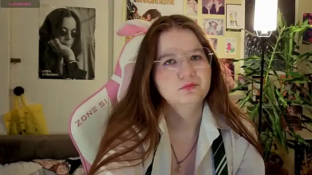 Snapshot of Sienna-Cow chatting on October 24, 12:56 pm Sienna-Cow online show from October 24, 12:56 pm