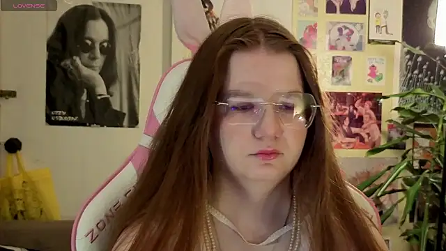 Snapshot of Sienna-Cow chatting on October 25, 1:07 pm Sienna-Cow online show from October 25, 1:07 pm