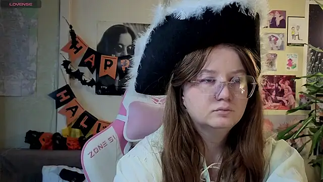 Snapshot of Sienna-Cow chatting on October 28, 10:52 am Sienna-Cow online show from October 28, 10:52 am