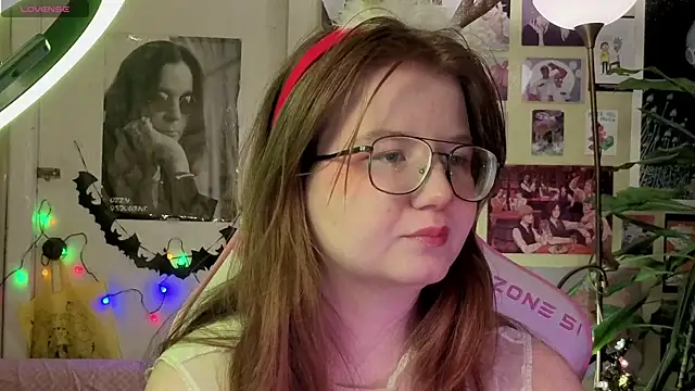 Sienna-Cow online show from December 15, 5:28 pm