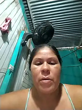 hotmom33 online show from December 4, 4:38 pm