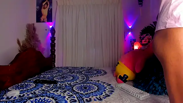 Snapshot of beauty_doll1 chatting on September 18, 3:36 pm beauty doll1 online show from September 18, 3:36 pm